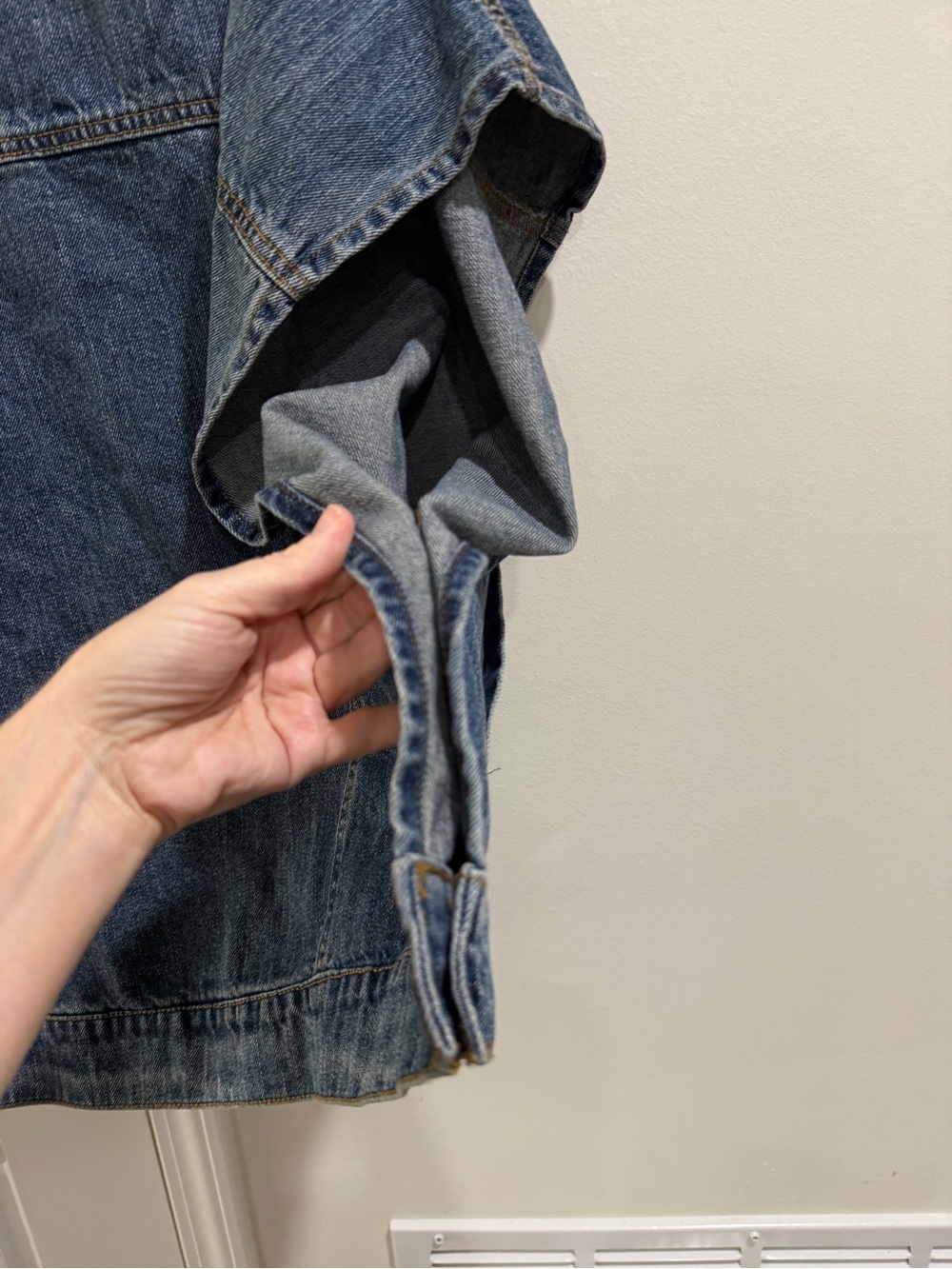 π€ Pistola Oversized Denim Vest β Cape Sleeve, One Size π€ - Picture 6 of 10